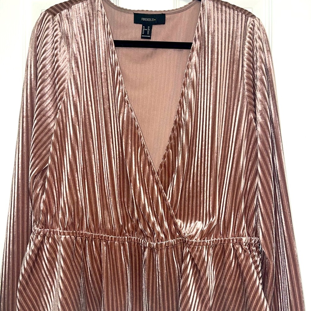 🎉HP🎉 Forever 21+ Pink Peplum Top